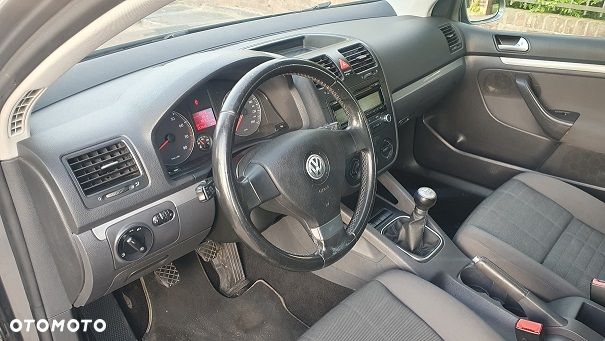 Volkswagen Golf - 6