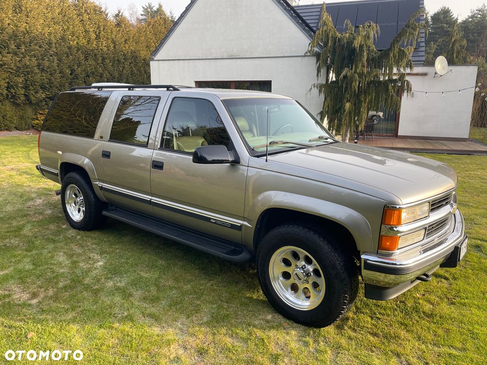 Chevrolet Suburban - 1