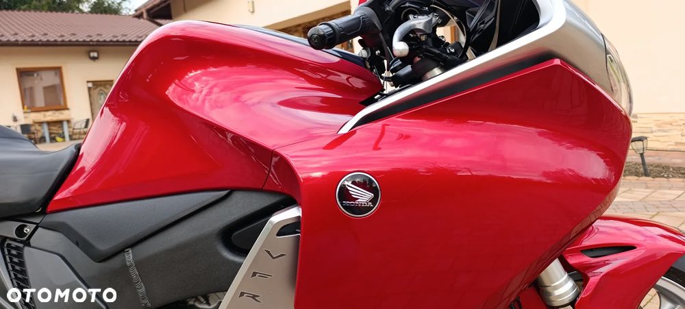 Honda VFR - 27