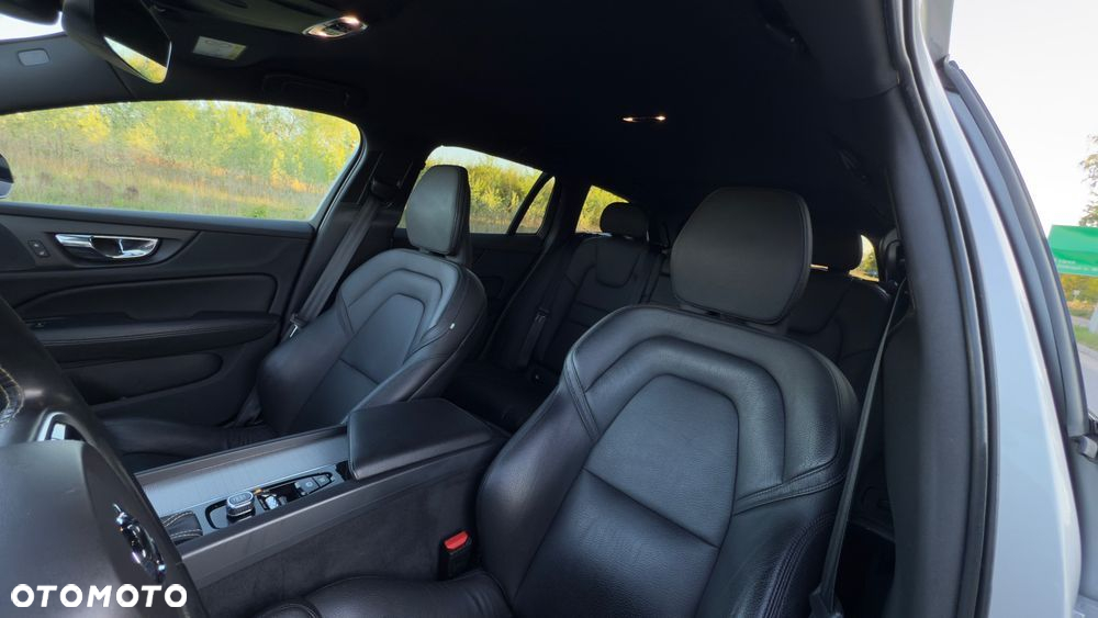Volvo V60 D4 AWD Geartronic R-Design - 13