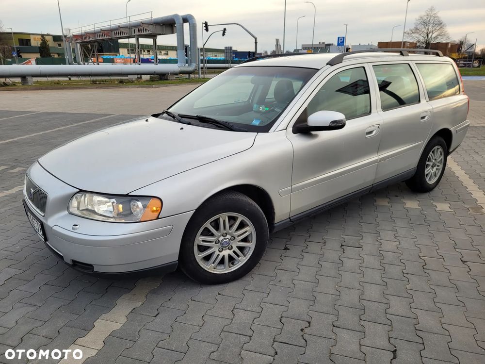 Volvo V70 2.4 D AWD Momentum - 1