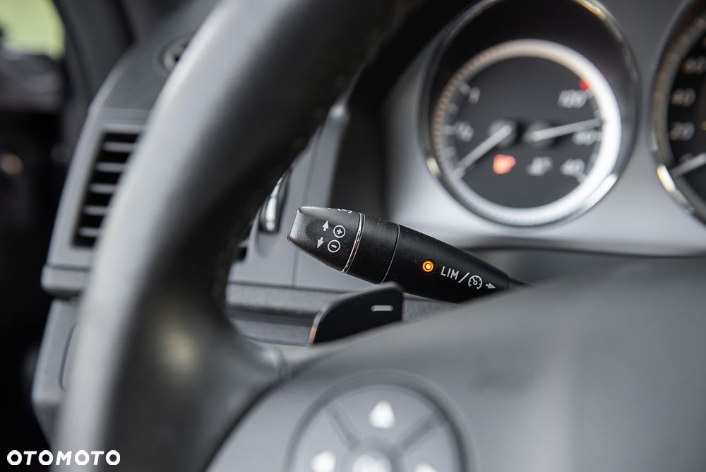 Mercedes-Benz Klasa C 180 CGI Automatik BlueEFFICIENCY - 21