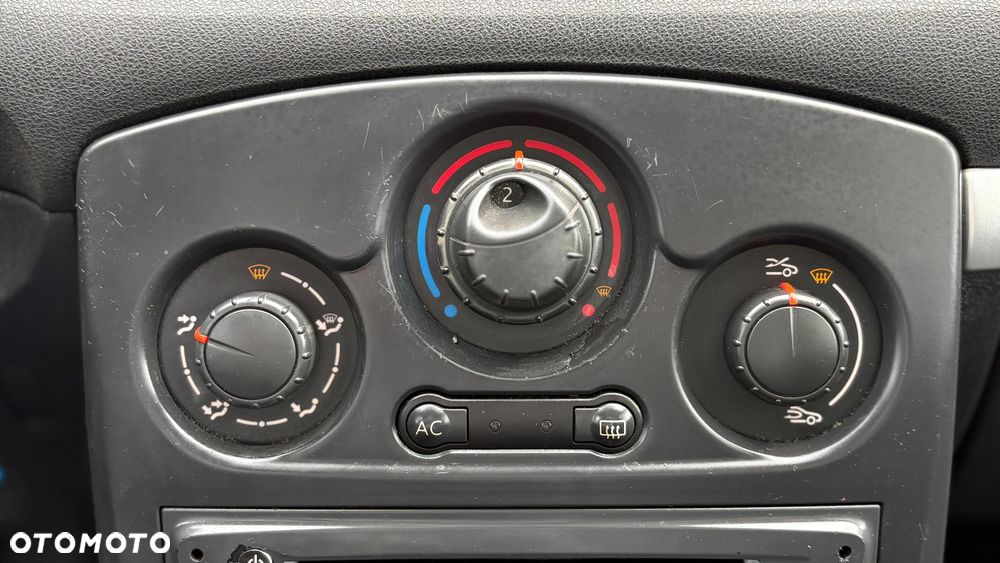Renault Clio 1.2 16V All Inclusive - 8