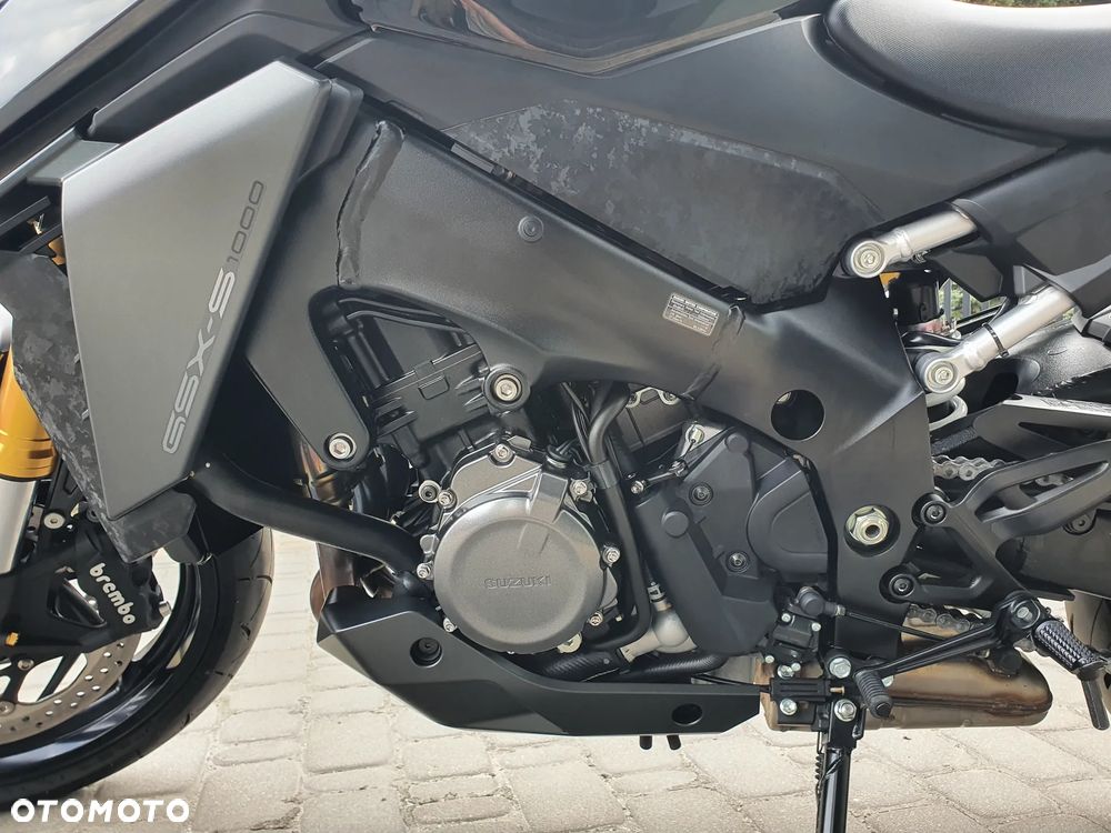 Suzuki GSX 1000 - 11