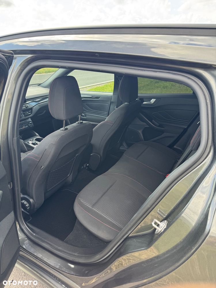 Ford Focus 1.5 EcoBoost ST-Line - 9