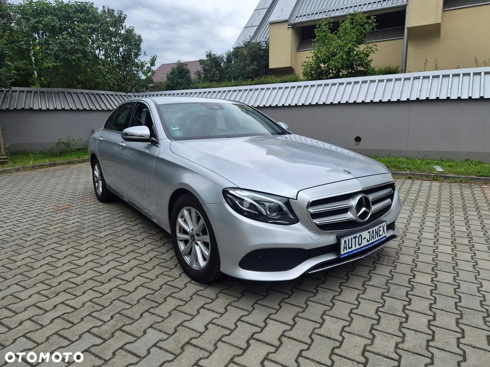 Mercedes-Benz Klasa E 200 4Matic 9G-TRONIC Avantgarde - 4