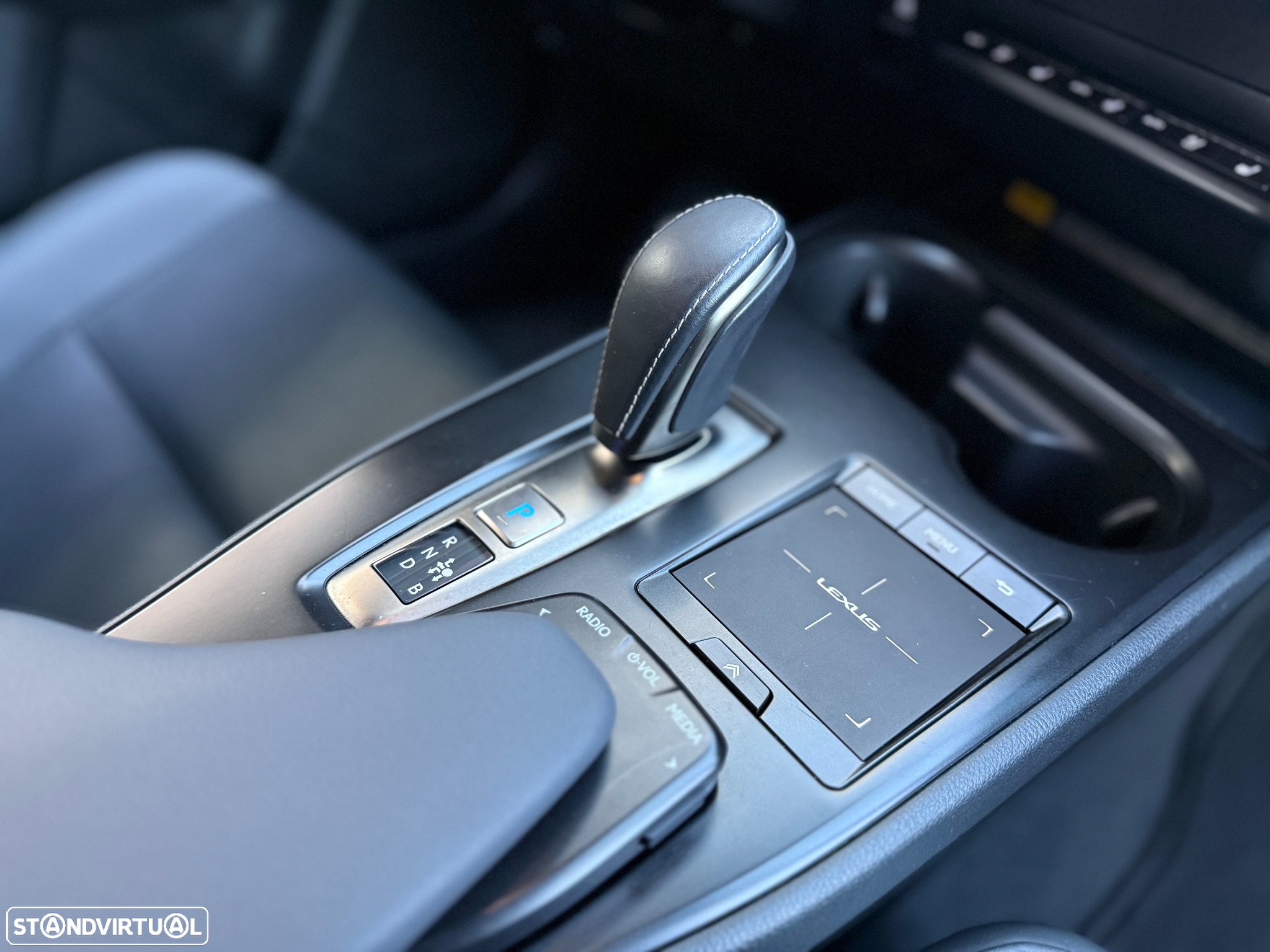 Lexus UX 300e Premium - 33