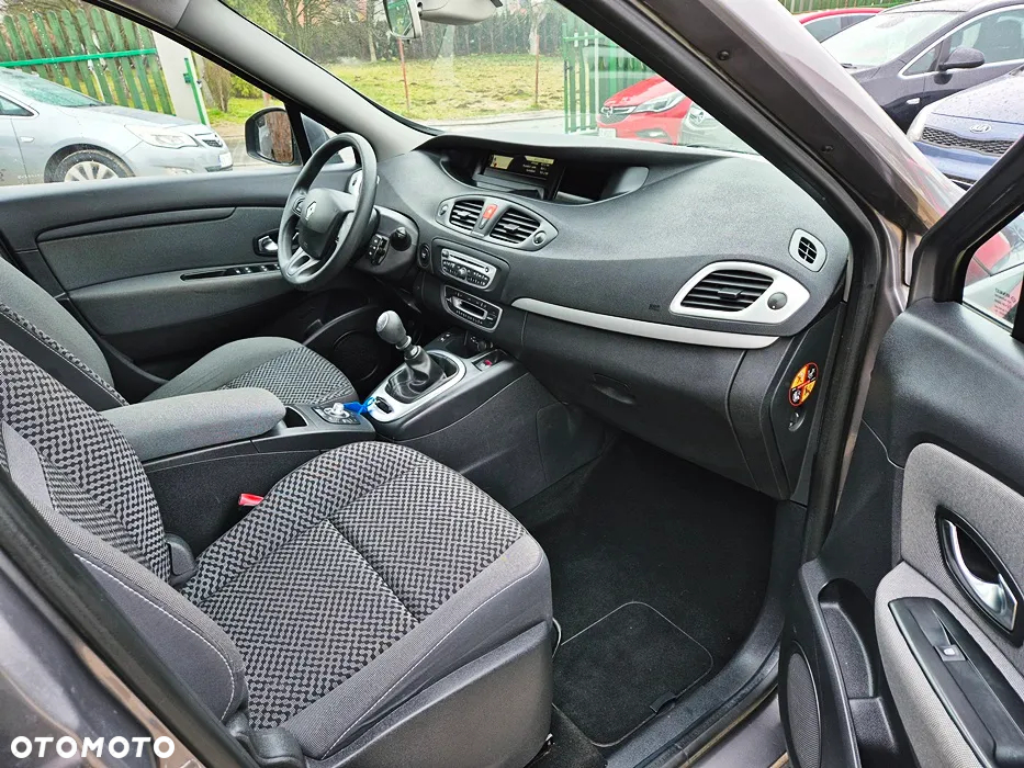 Renault Scenic 1.6 16V 110 TomTom Edition - 33
