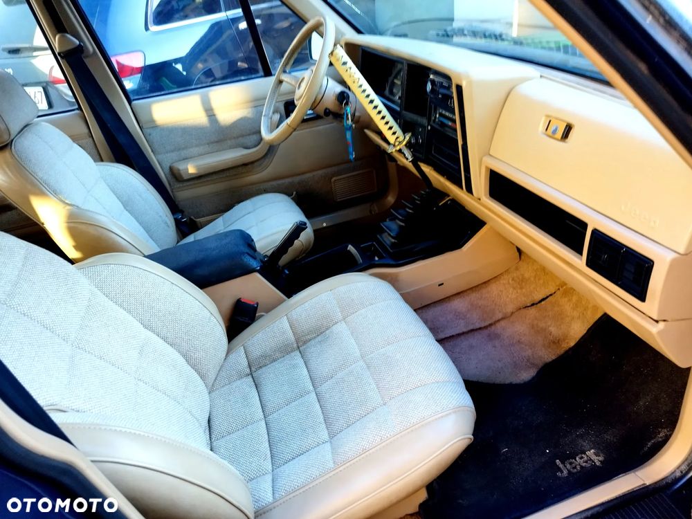 Jeep Cherokee 2.5 Sport - 15