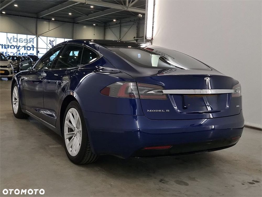 Tesla Model S - 2