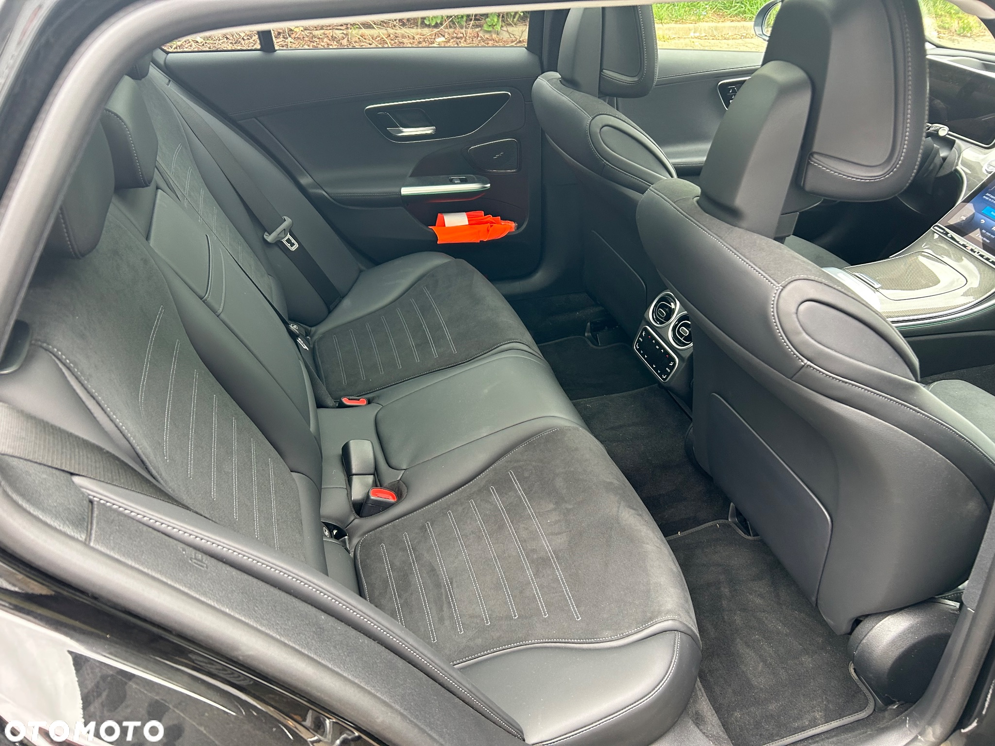 Mercedes-Benz Klasa C 300 4MATIC 9G-TRONIC - 17