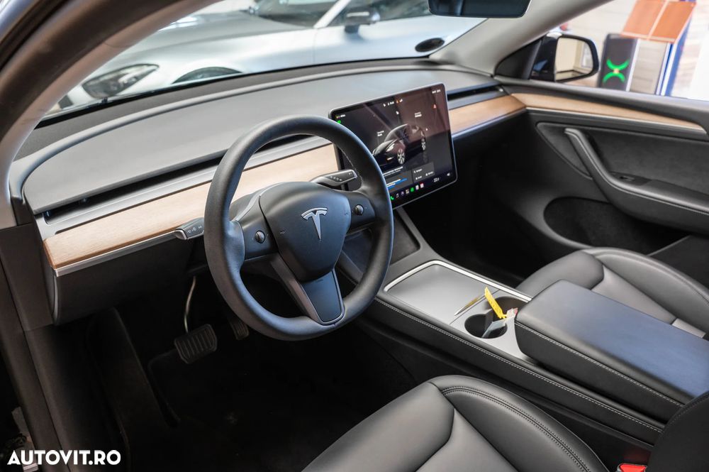 Tesla Model Y Long Range Dual Motor AWD - 22