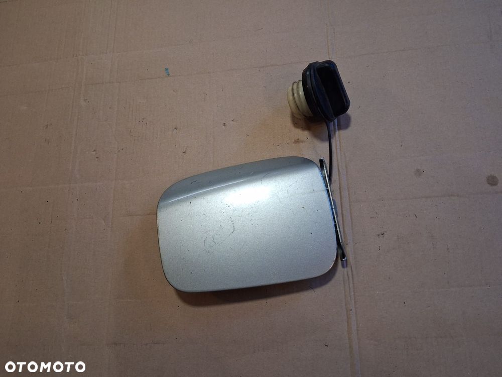 Klapka wlewu paliwa KOREK NISSAN MICRA K12  OE - 1