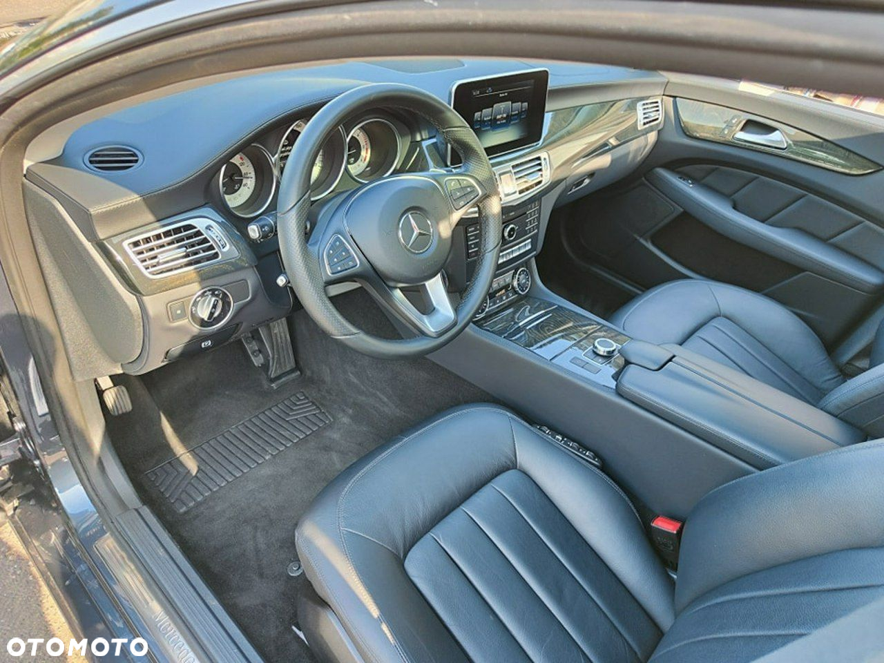 Mercedes-Benz CLS - 9