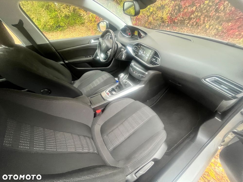 Peugeot 308 1.2 PureTech Allure S&S - 11