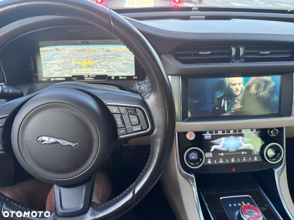 Jaguar XF 2.0 i4D AWD Prestige - 40