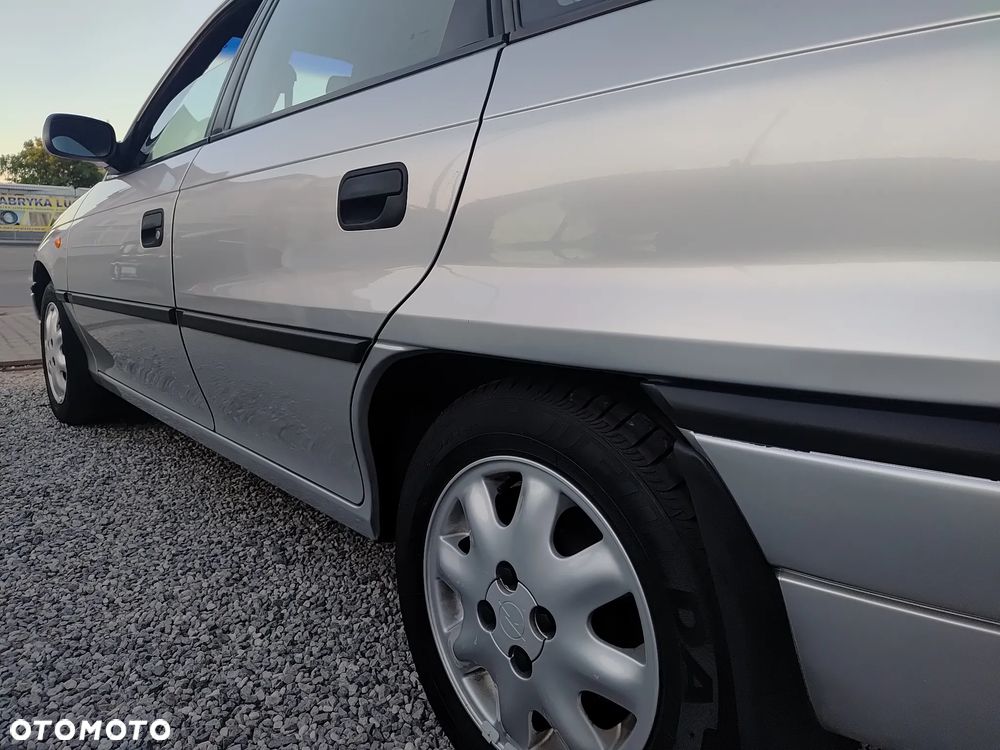 Opel Astra 1.6 - 8