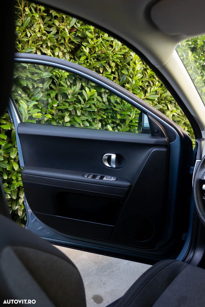 Hyundai IONIQ - 12
