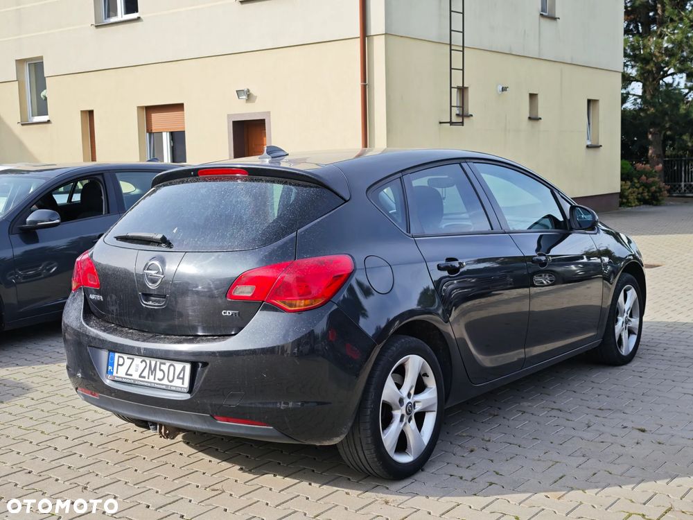Opel Astra 2011 photo 4