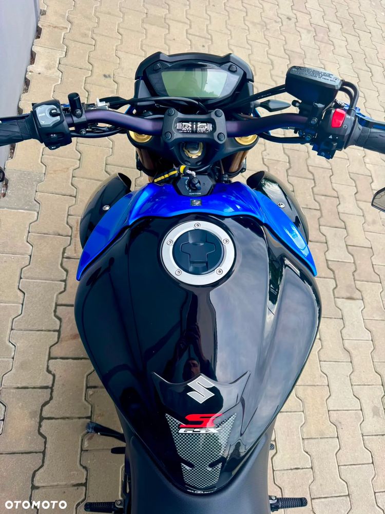 Suzuki GSX - 18