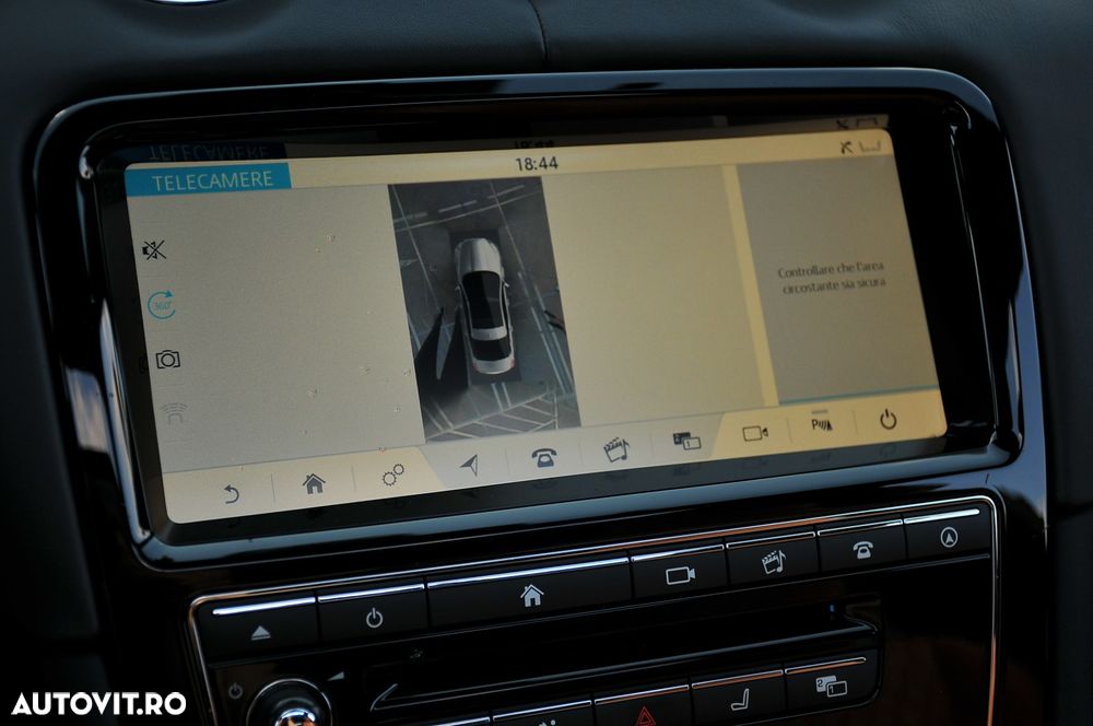 Jaguar XJ 30d LWB Portfolio - 17