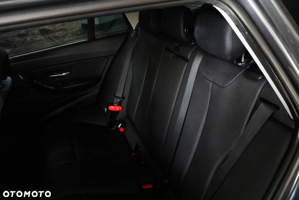 BMW Seria 3 318d - 13