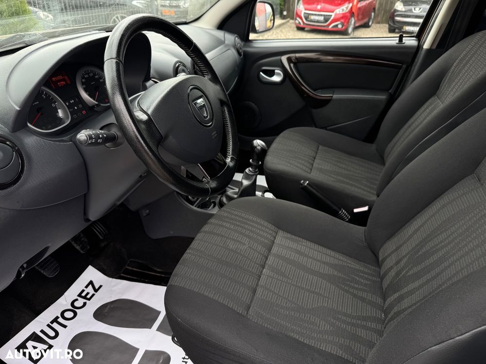 Dacia Duster 1.6 16V 4x4 Prestige - 10