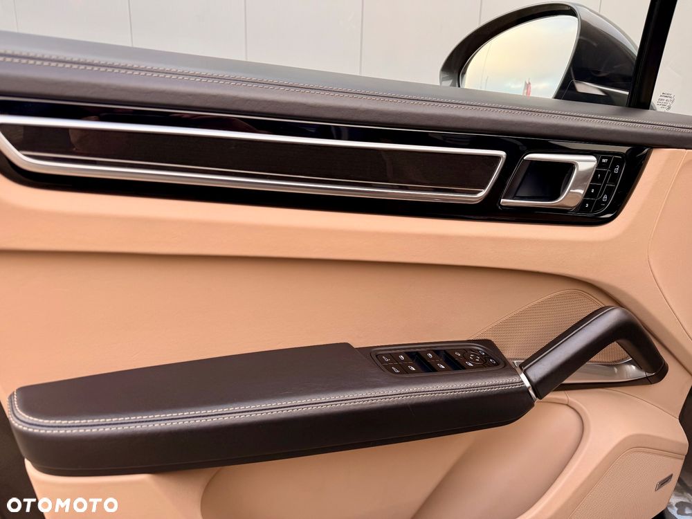 Porsche Cayenne - 28