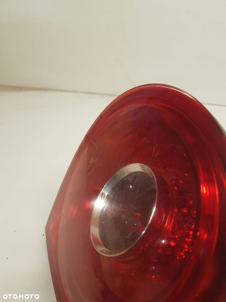 LAMPA LED PRAWY TYŁ W KLAPĘ VW GOLF V 1K6945094F - 3