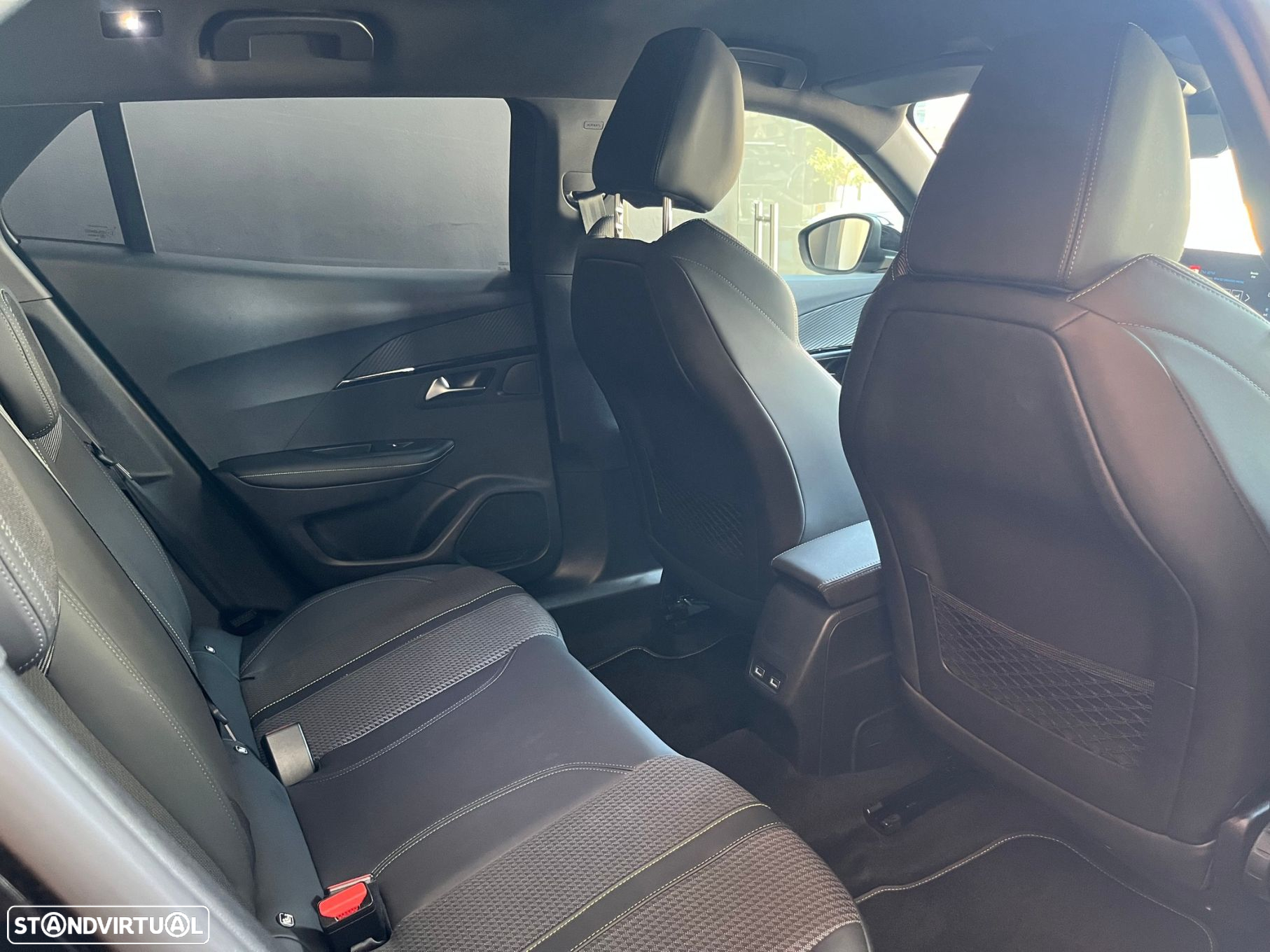 Peugeot 2008 1.5 BlueHDi GT EAT8 - 25