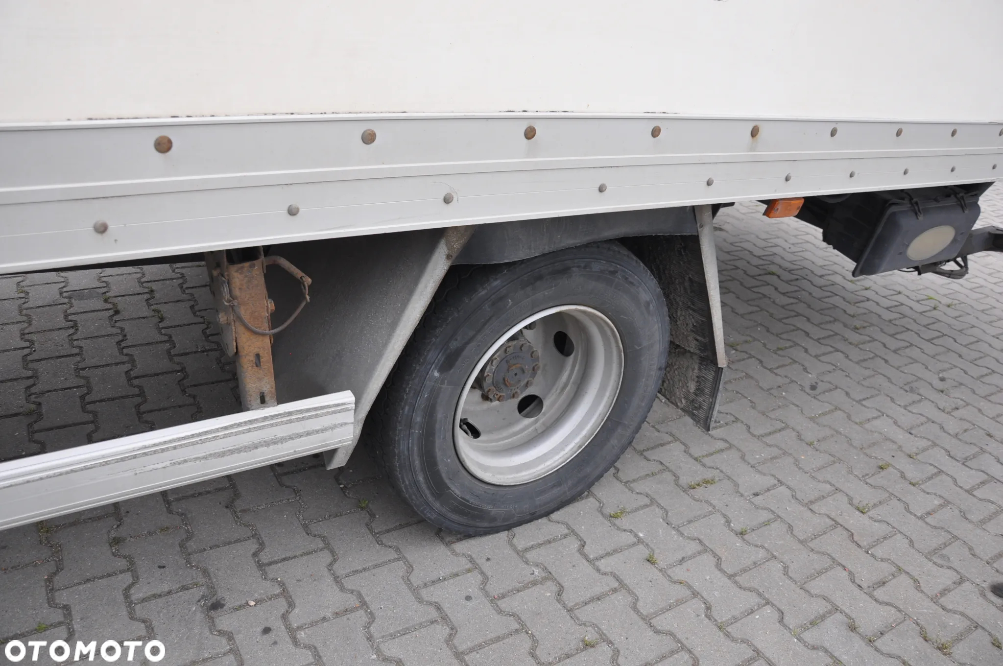 Renault MIDLUM 12.220 dł kontenera 7,90m - 17