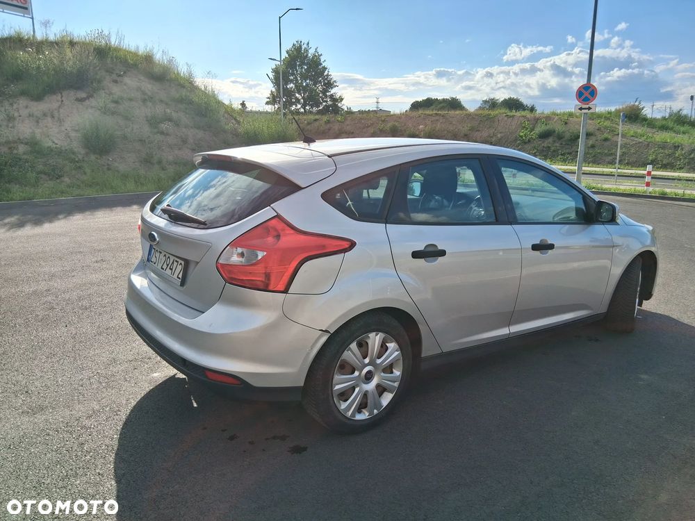 Ford Focus 1.6 Ambiente - 2