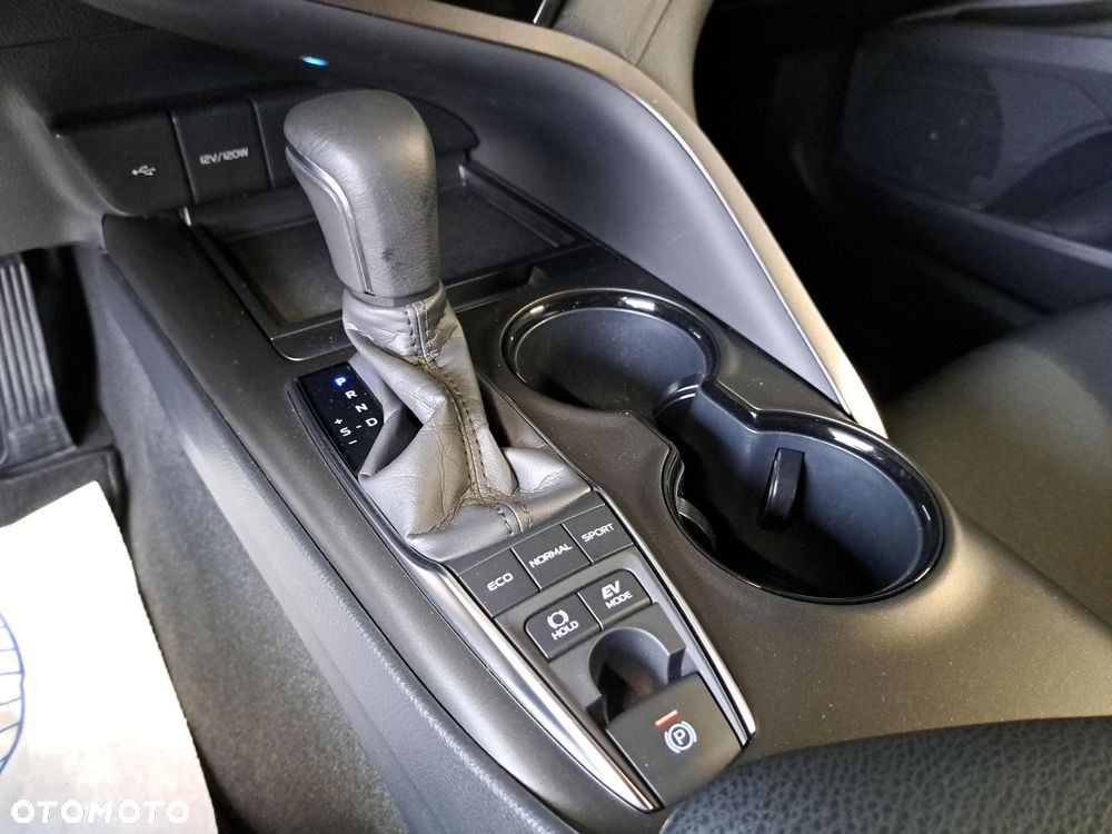 Toyota Camry 2.5 Hybrid Comfort CVT - 27