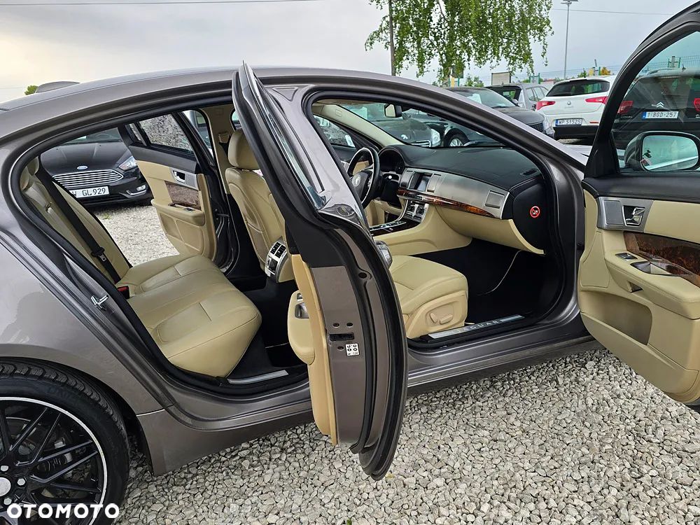 Jaguar XF 2.2 D Premium Luxury - 12