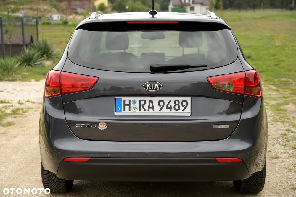 Kia Ceed 1.6 CRDi 136 ISG Dream Team Edition - 6