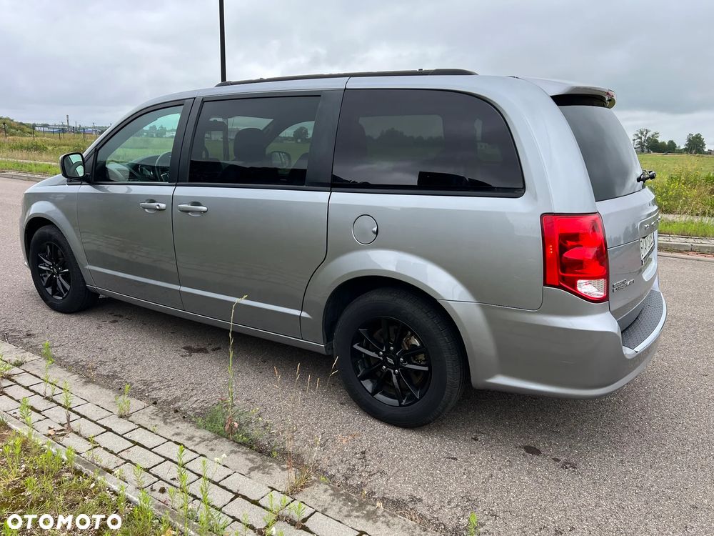 Dodge Grand Caravan - 8