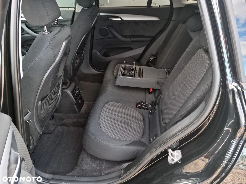BMW X1 sDrive18i - 11