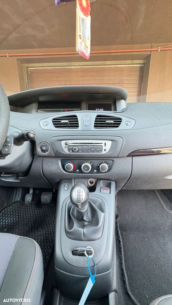 Renault Scenic 1.5 dCi Luxe Privilege - 13