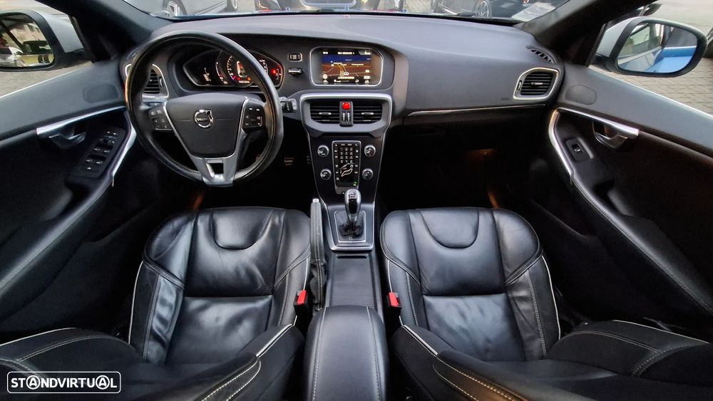 Volvo V40 2.0 D2 R-Design - 32