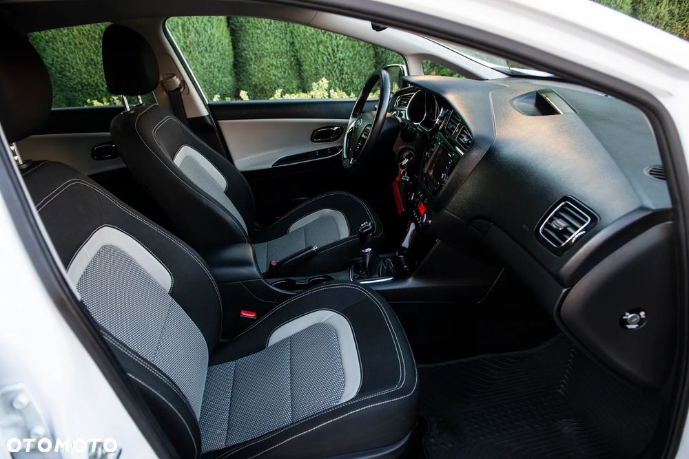 Kia Ceed 1.4 CVVT Attract plus - 37