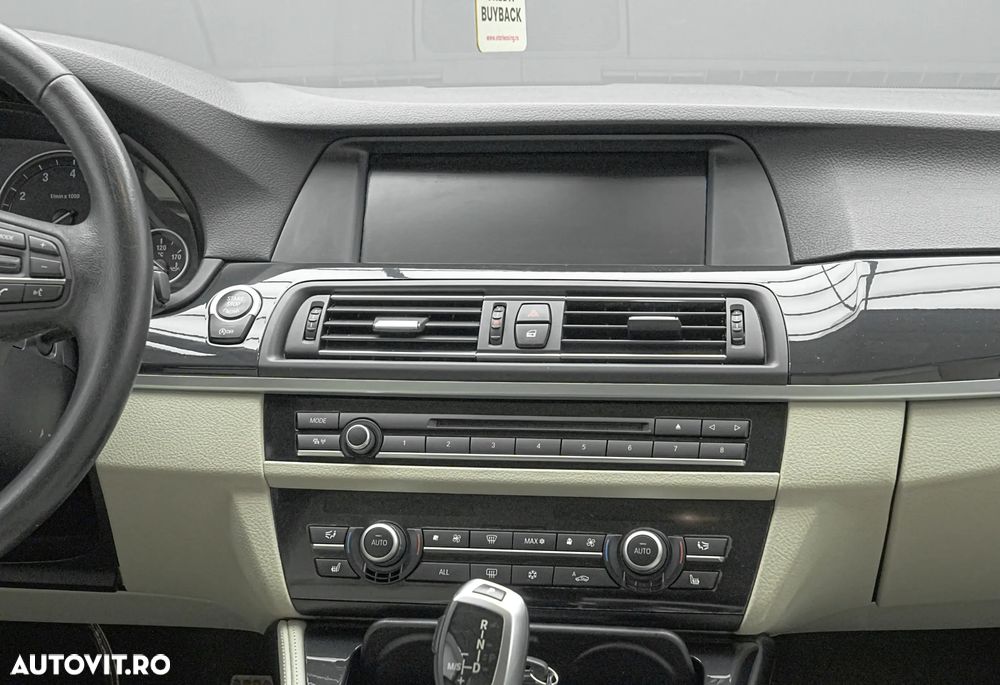 BMW Seria 5 520i Aut. Luxury Line - 19