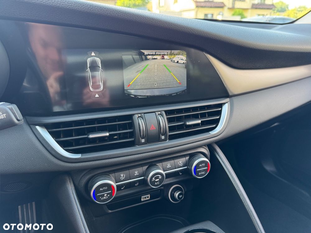 Alfa Romeo Giulia 2.2 AT8 Super - 27