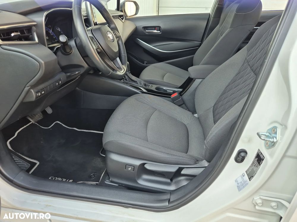 Toyota Corolla 1.8 HSD Business - 11
