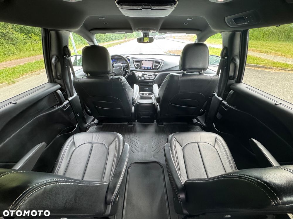 Chrysler Pacifica - 12