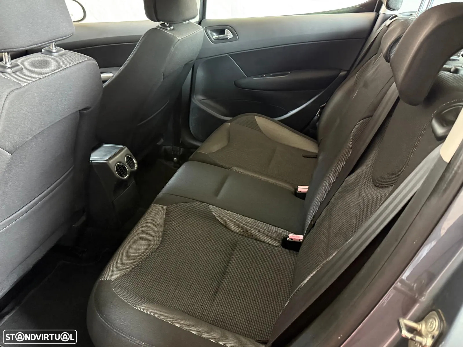 Peugeot 308 1.4 16V Executive - 11