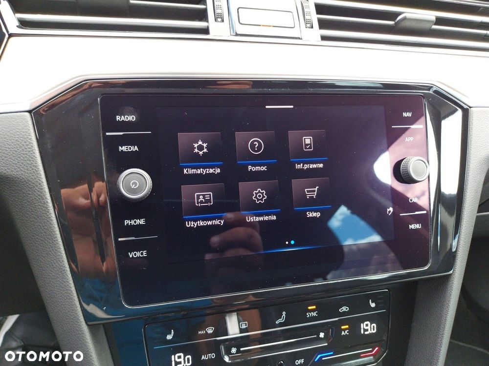 Volkswagen Passat 2.0 TDI Elegance DSG - 20