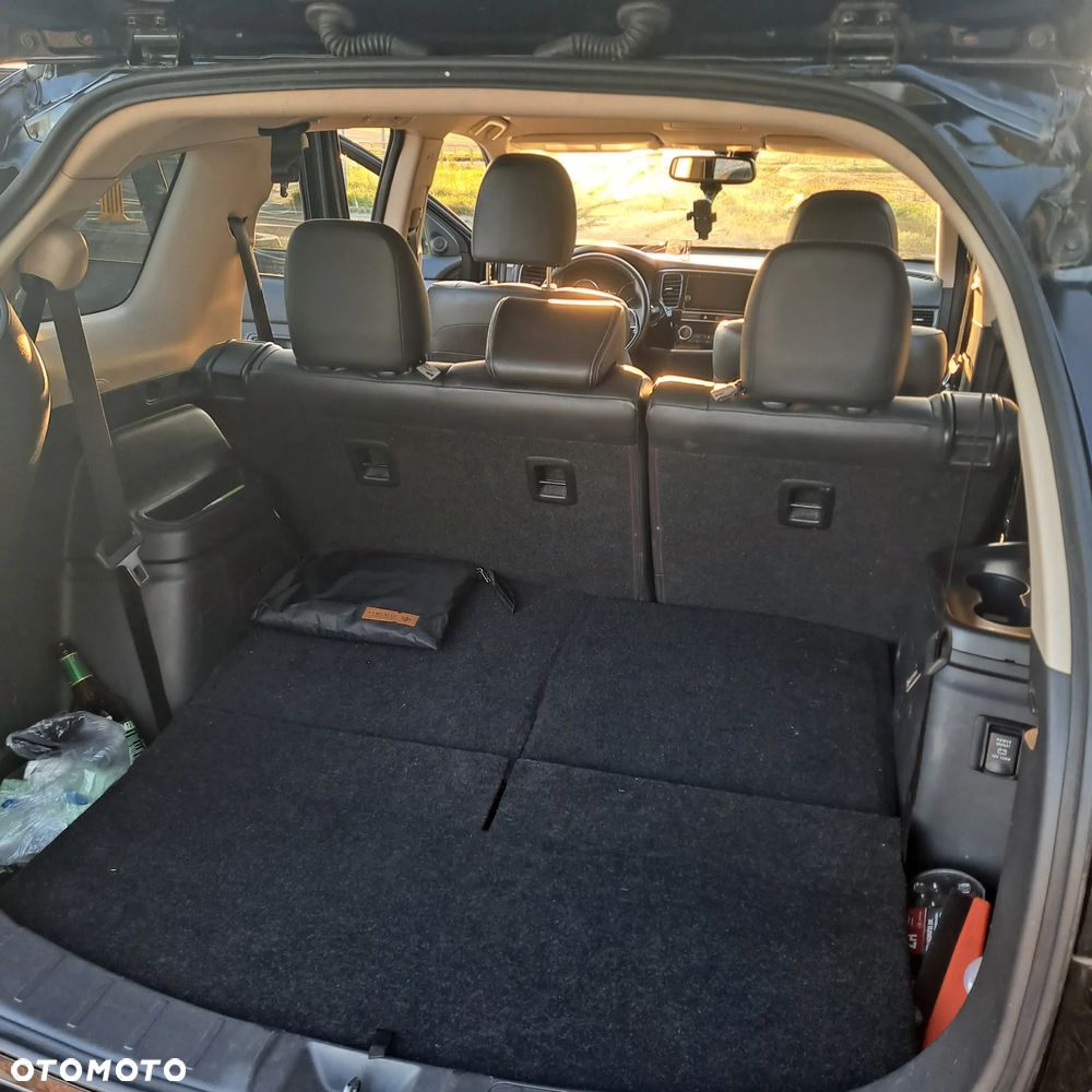 Mitsubishi Outlander - 12