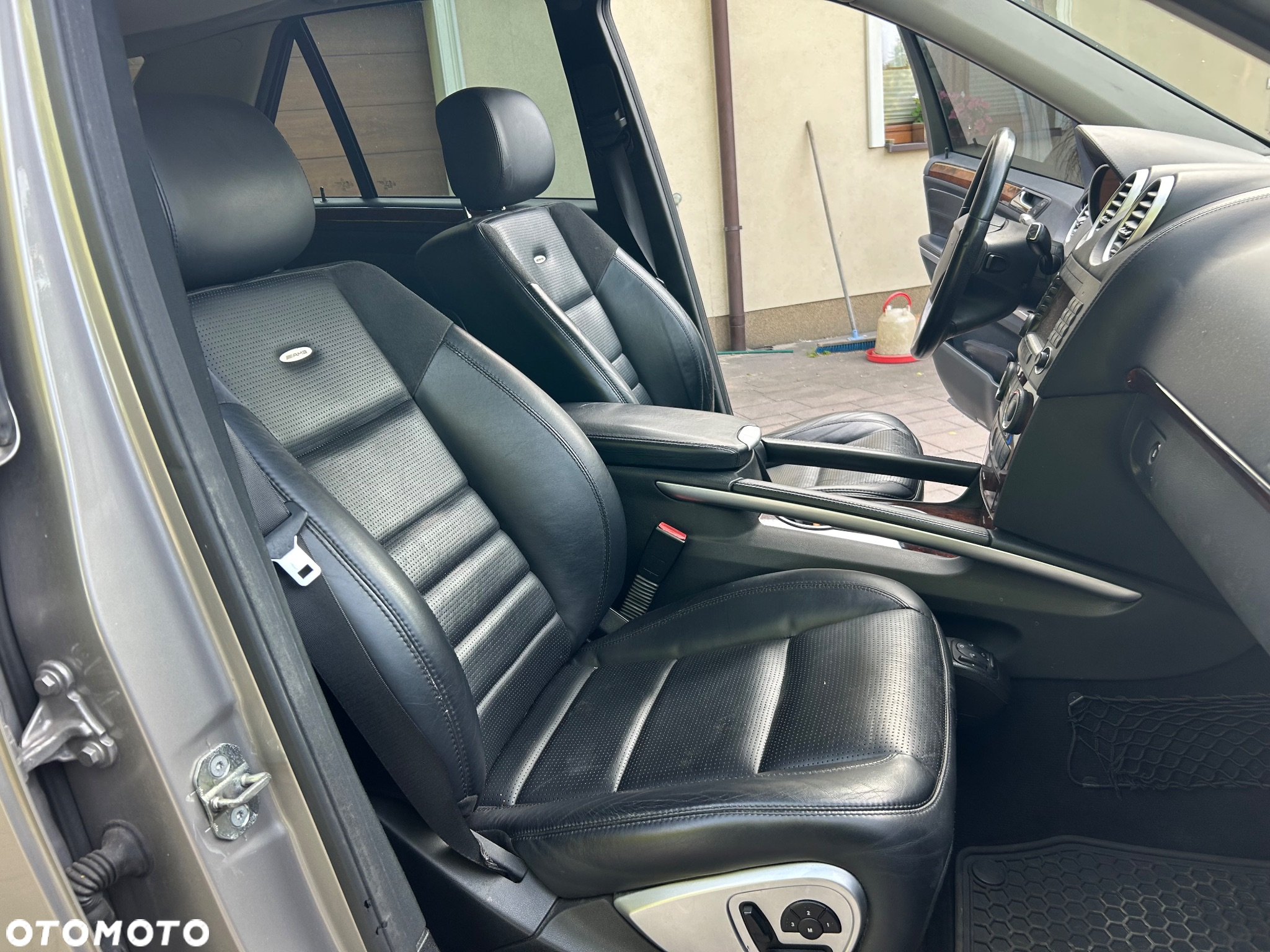 Mercedes-Benz ML 63 AMG 4-Matic - 11