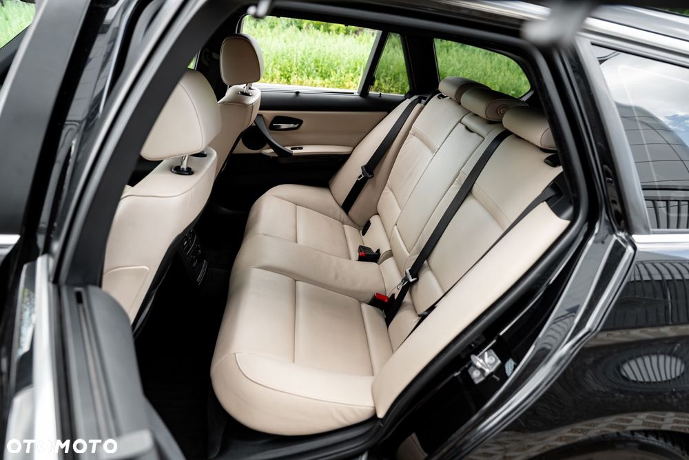 BMW Seria 3 325i xDrive Edition Exclusive - 19