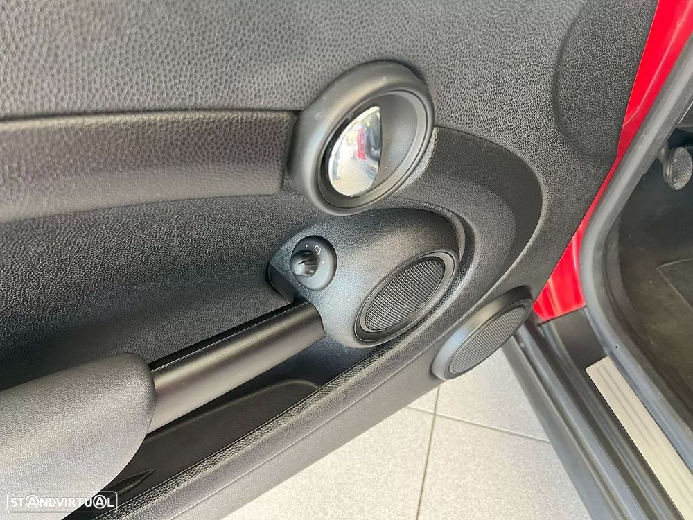 MINI 3 Portas One D - 17